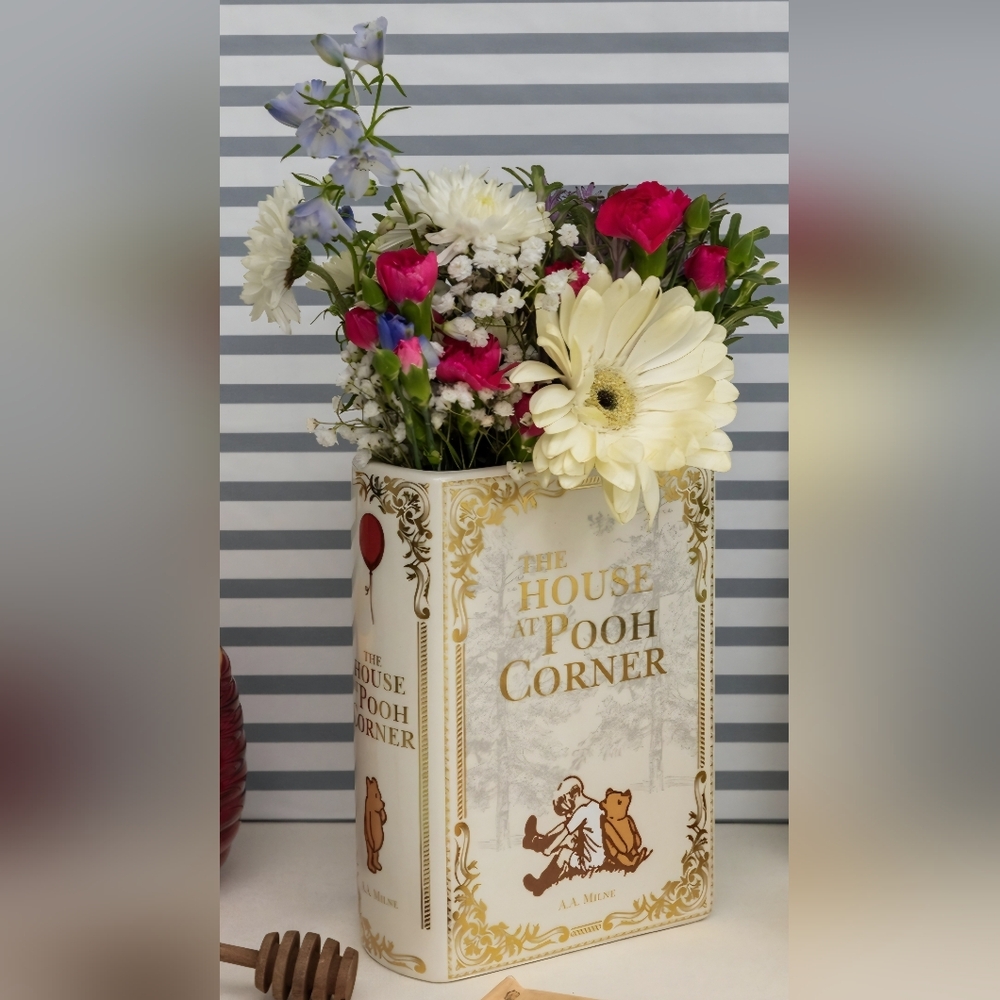 Elegant Floral Book Vase - Cream and Gold